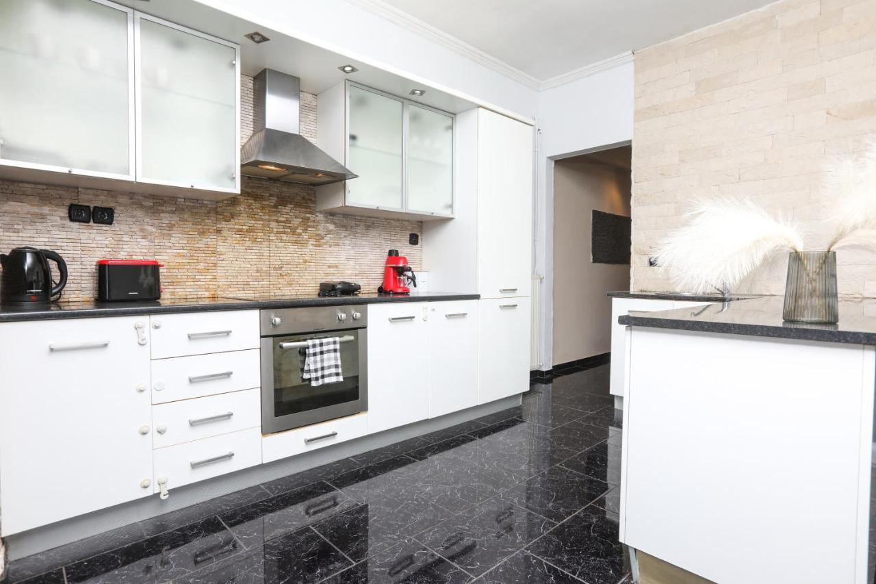 Luxury Apartments Christos Guviá Kültér fotó