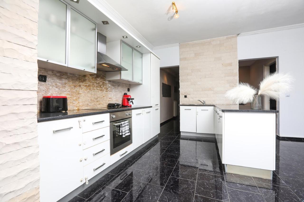 Luxury Apartments Christos Guviá Kültér fotó